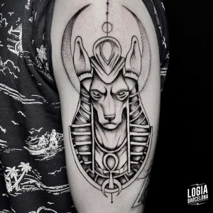 tatuaje_brazo_dios_egipcio_logia_barcelona_d_kata